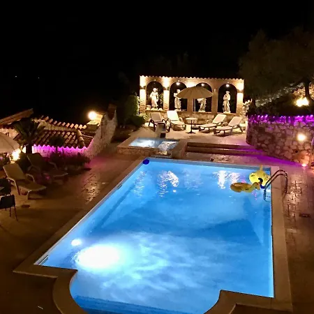 Isola Apartment *